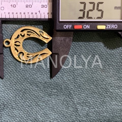3,2cm. DESENLİ AT NALI KOLYE UCU