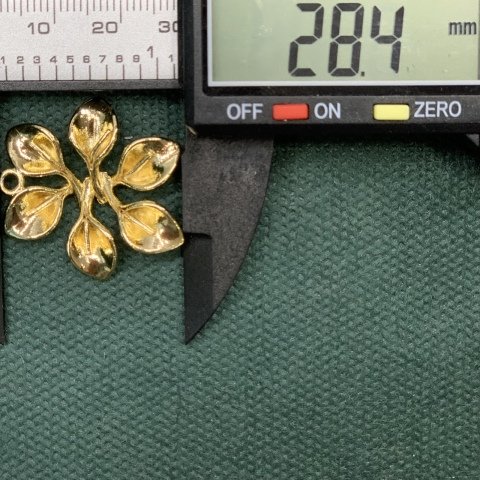 2,8cm. ALTI YAPRAKLI KOLYE UCU