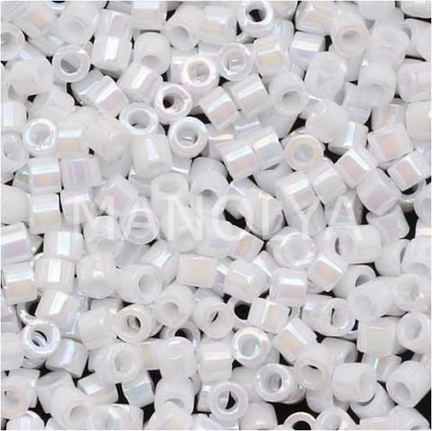 DB202-DELICA BEAD WHITE PEARL AB