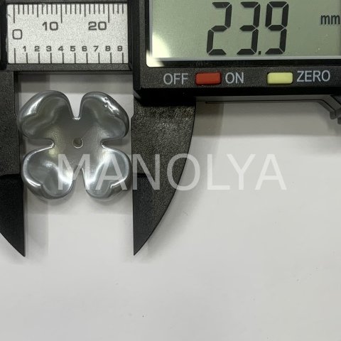 2,4cm. BÜYÜK GRİ PLASTİK ÇİÇEK 50gr.