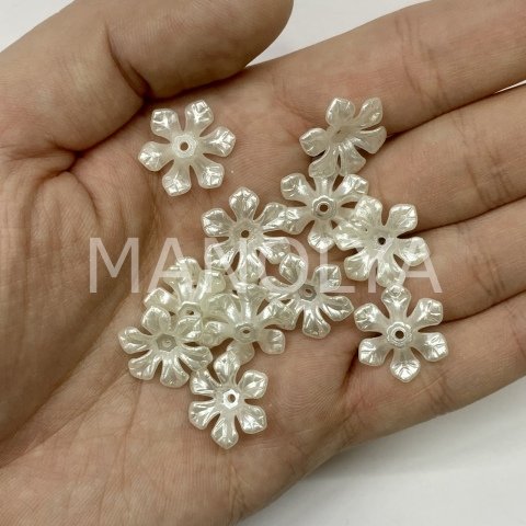 1,5cm. KÜÇÜK BEYAZ PLASTİK ÇİÇEK 50gr.