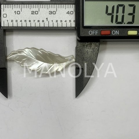 4cm. BÜYÜK BEYAZ PLASTİK YAPRAK 50gr.