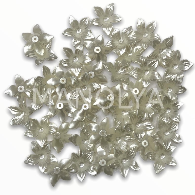 2,6cm. ORTA BEYAZ PLASTİK ÇİÇEK 50gr.
