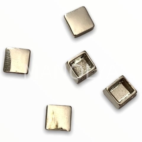 7x8mm. GÜMÜŞ KARE YATAY DOMİNO