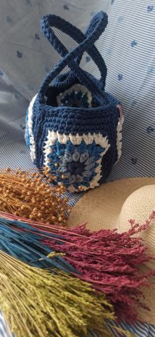 Mavi Penye İp El Örgüsü Motifli Çanta 21cm x 21cm x 21 cm ABM9976