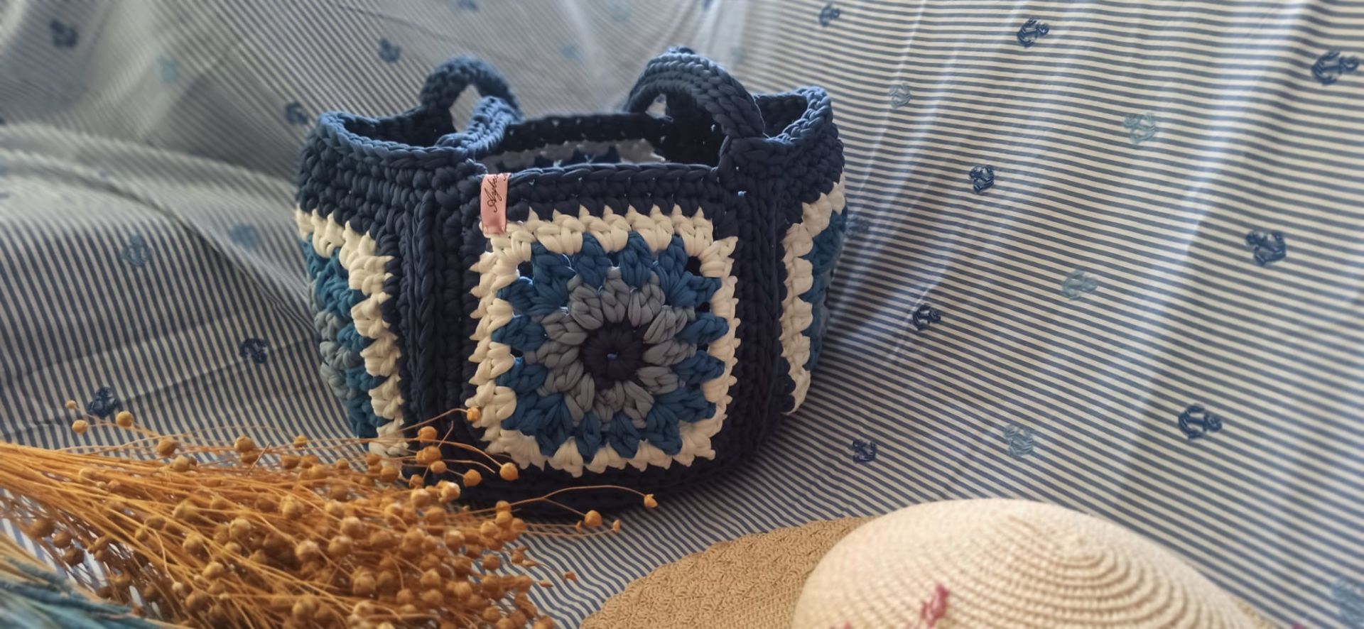 Mavi Penye İp El Örgüsü Motifli Çanta 21cm x 21cm x 21 cm ABM9976