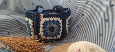 Mavi Penye İp El Örgüsü Motifli Çanta 21cm x 21cm x 21 cm ABM9976