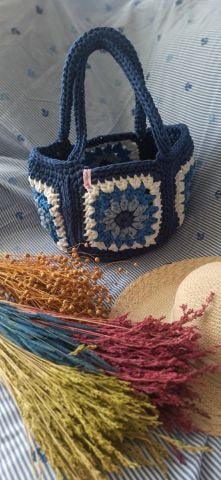 Mavi Penye İp El Örgüsü Motifli Çanta 21cm x 21cm x 21 cm ABM9976