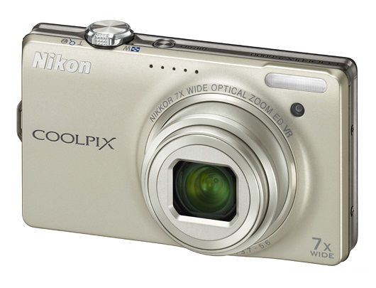 Nikon Coolpix S6000 14.2 MP 7x Optik Zoom 2.7'' LCD Gümüş Dijital Foto.Makinesi