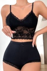 Kadın Kaşkorse Şortlu Dantelli Gecelik Takımı – Modern, Konforlu ve Günlük Kombinlere Uygun