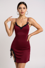 Kadın Bordo Bacak Yırtmaçlı Siyah Dantelli ve Fiyonklu Şık Gecelik – Modern ve Şık Tasarım