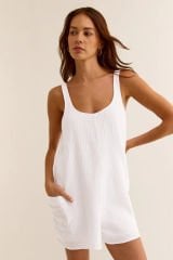 Kadın Beyaz Mini Cepli Tulum Plaj Elbisesi – Şık, Rahat ve 4 Mevsim Kullanıma Uygun