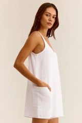 Kadın Beyaz Mini Cepli Tulum Plaj Elbisesi – Şık, Rahat ve 4 Mevsim Kullanıma Uygun