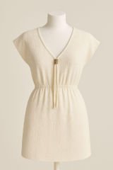 Kadın Beyaz Yanları Yırtmaçlı Tokalı V Yaka Mini Plaj Elbisesi – Şık, Rahat ve 4 Mevsim Kullanıma Uygun