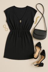 Kadın Siyah Yanları Yırtmaçlı Tokalı V Yaka Mini Plaj Elbisesi – Şık, Rahat ve 4 Mevsim Kullanıma Uygun