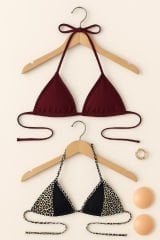 Kadın Leopar Desenli ve Bordo Minimal Kesim Üçgen Bikini Üstü – Modern ve Şık Tasarım