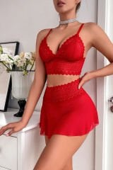 Kadın Kırmızı Dantel ve Tül Detaylı Etekli Şık Gecelik Takımı – Modern, Konforlu