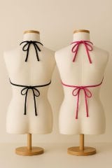 Kadın Siyah ve Fuşya Minimal Kesim Üçgen Bikini Üstü – Modern ve Şık Tasarım