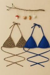 Kadın Leopar Desenli ve Mavi Minimal Kesim Üçgen Bikini Üstü – Modern ve Şık Tasarım