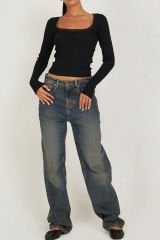 Kadın Siyah Kare Yaka Dantelli Uzun Kollu Crop Top Bluz – Şık, Rahat ve Kolay Kombinlenebilir