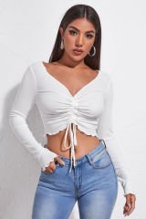 Kadın Beyaz Uzun Kollu Büzdürme Bağcık Detaylı Crop Top Bluz – Şık, Rahat ve Kolay Kombinlenebilir