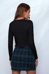 Kadın Siyah Uzun Kollu Önden Bağlama Detaylı Crop Top Bluz – Şık, Rahat ve Kolay Kombinlenebilir