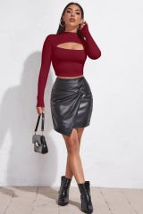 Kadın Bordo Göğüs Dekolteli Uzun Kollu Cut Out Crop Top Bluz – Şık, Rahat ve Kolay Kombinlenebilir