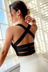 Kadın Siyah Sırtı Çapraz Lastik Detaylı Crop Top Bluz – Şık, Rahat ve Kolay Kombinlenebilir