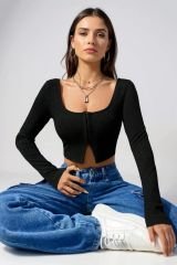 Kadın Siyah Uzun Kollu Agraflı Göğüs ve Göbek Dekolteli Crop Top Bluz – Şık, Rahat ve Kolay Kombinlenebilir