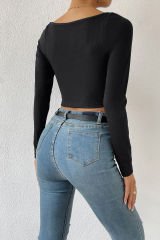 Kadın Siyah Uzun Kol Göğüs Dekolteli Şık Crop Top Bluz – Şık, Rahat ve Kolay Kombinlenebilir
