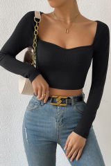Kadın Siyah Uzun Kol Göğüs Dekolteli Şık Crop Top Bluz – Şık, Rahat ve Kolay Kombinlenebilir
