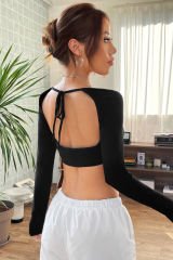 Kadın Siyah Uzun Kol Göğüs ve Sırt Dekolteli Crop Top Bluz – Şık, Rahat ve Kolay Kombinlenebilir