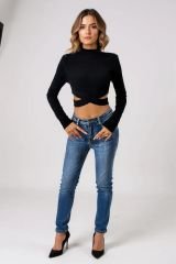 Kadın Siyah Çapraz Bel Detaylı Dik Yaka Uzun Kol Crop Top Bluz – Şık, Rahat ve Kolay Kombinlenebilir