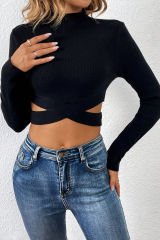 Kadın Siyah Çapraz Bel Detaylı Dik Yaka Uzun Kol Crop Top Bluz – Şık, Rahat ve Kolay Kombinlenebilir
