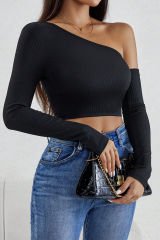 Kadın Siyah Tek Omuz Detaylı Uzun Kol Crop Top Bluz – Şık, Rahat ve Kolay Kombinlenebilir