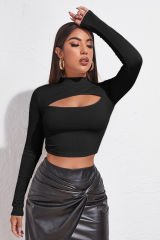 Kadın Siyah Göğüs Dekolteli Uzun Kollu Cut Out Crop Top Bluz – Şık, Rahat ve Kolay Kombinlenebilir