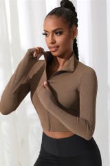 Kadın Kahverengi Uzun Kol Fermuarlı Parmak Geçme Detaylı Dik Yaka Crop Top Bluz – Şık, Rahat ve Kolay Kombinlenebilir