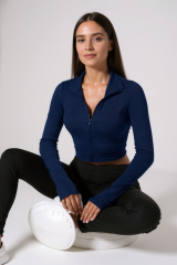 Kadın Lacivert Uzun Kol Fermuarlı Parmak Geçme Detaylı Dik Yaka Crop Top Bluz – Şık, Rahat ve Kolay Kombinlenebilir