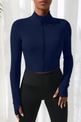Kadın Lacivert Uzun Kol Fermuarlı Parmak Geçme Detaylı Dik Yaka Crop Top Bluz – Şık, Rahat ve Kolay Kombinlenebilir