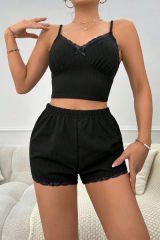 Kadın Siyah Alt ve Üst Dantel Detaylı Fiyonklu Şortlu Gecelik Takımı – Modern, Konforlu ve Günlük Kombinlere Uygun