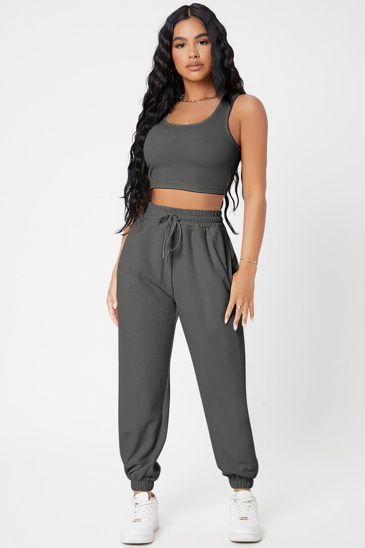 Kadın Antrasit Gri Kaşkorse Cepli Jogger Eşofman Altı ve Crop Top Bluz – Şık, Rahat ve Kolay Kombinlenebilir