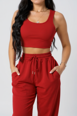 Kadın Kırmızı Kaşkorse Cepli Jogger Eşofman Altı ve Crop Top Bluz – Şık, Rahat ve Kolay Kombinlenebilir