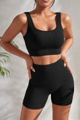 Kadın Siyah Kalın Askılı Yüksek Bel Şortlu Gecelik Takımı – Modern, Konforlu ve Günlük Kombinlere Uygun