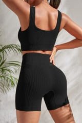 Kadın Siyah Kalın Askılı Yüksek Bel Şortlu Gecelik Takımı – Modern, Konforlu ve Günlük Kombinlere Uygun