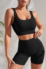 Kadın Siyah Kalın Askılı Yüksek Bel Şortlu Gecelik Takımı – Modern, Konforlu ve Günlük Kombinlere Uygun