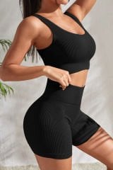 Kadın Siyah Kalın Askılı Yüksek Bel Şortlu Gecelik Takımı – Modern, Konforlu ve Günlük Kombinlere Uygun