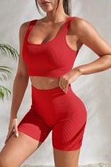 Kadın Kırmızı Kalın Askılı Yüksek Bel Şortlu Gecelik Takımı – Modern, Konforlu ve Günlük Kombinlere Uygun