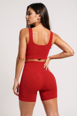 Kadın Kırmızı Kalın Askılı Yüksek Bel Şortlu Gecelik Takımı – Modern, Konforlu ve Günlük Kombinlere Uygun