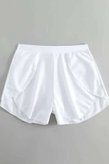 Kadın Beyaz Yırtmaçlı Etek Görünümlü Şık Deniz Şortu – Modern ve Şık Tasarım