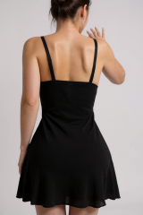 Kadın Siyah Askılı Beli Dantelli Göğsü Fiyonklu Şık Gecelik – Modern ve Şık Tasarım